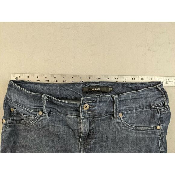 Womens Torrid Denim Jeans Size 14 T Tall Blue Denim SEE DESC 17.5W 30.5 Inseam - Picture 3 of 8